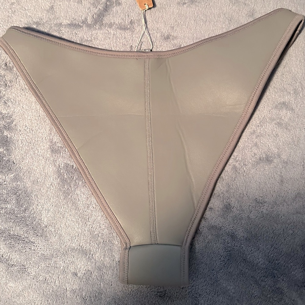 NWT Skims Rubberized Scuba Swim Tanga Bikini Bottom Color Gray Chalk - XL - Picture 3 of 5